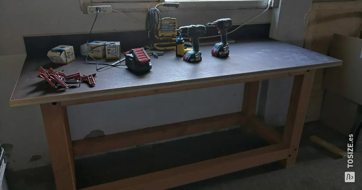 Strong workbench with concrete worktop | TOSIZE.es