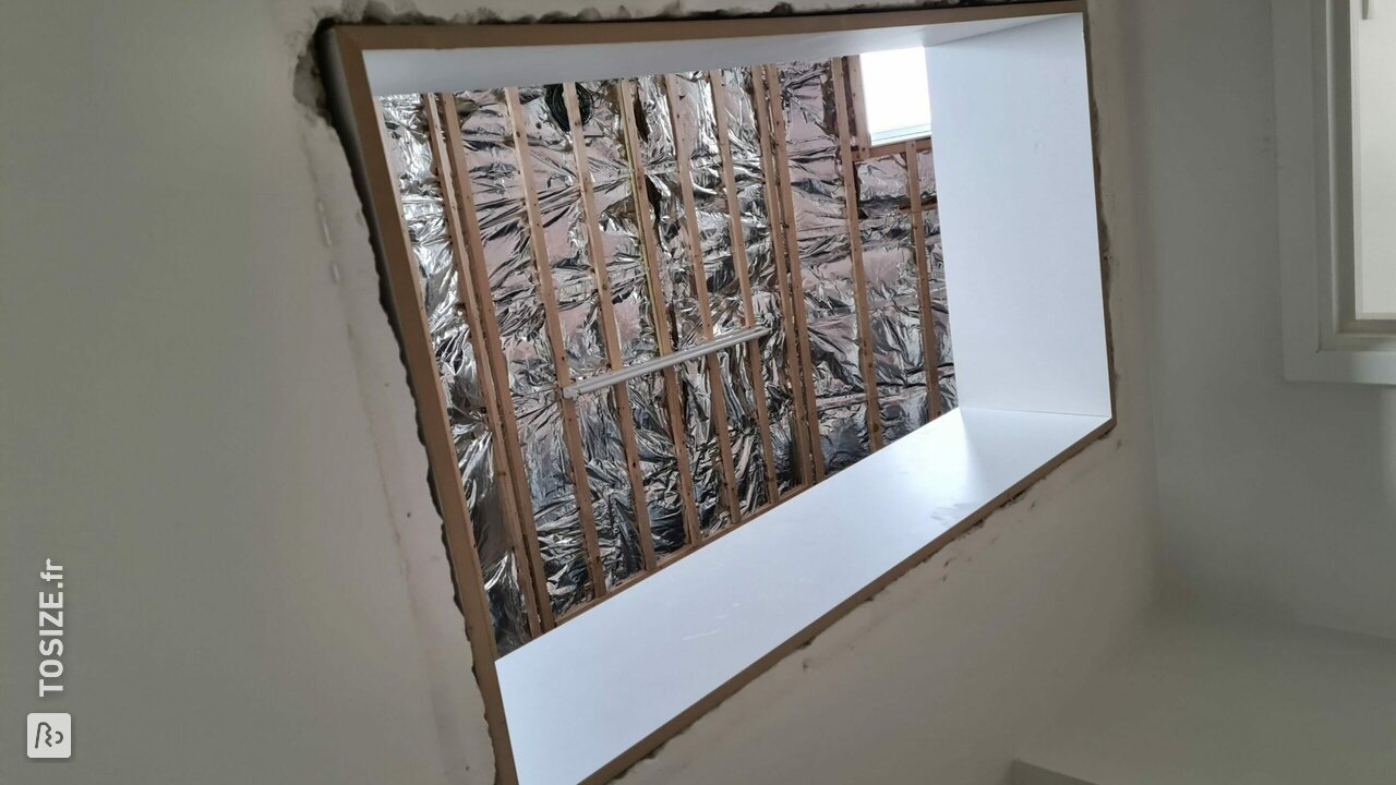 Finition de la cage d'escalier menant au grenier, par Chris