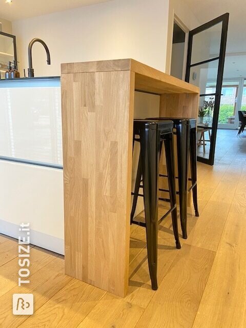 Mobile bar in rovere massello per isola cucina, di Jeroen