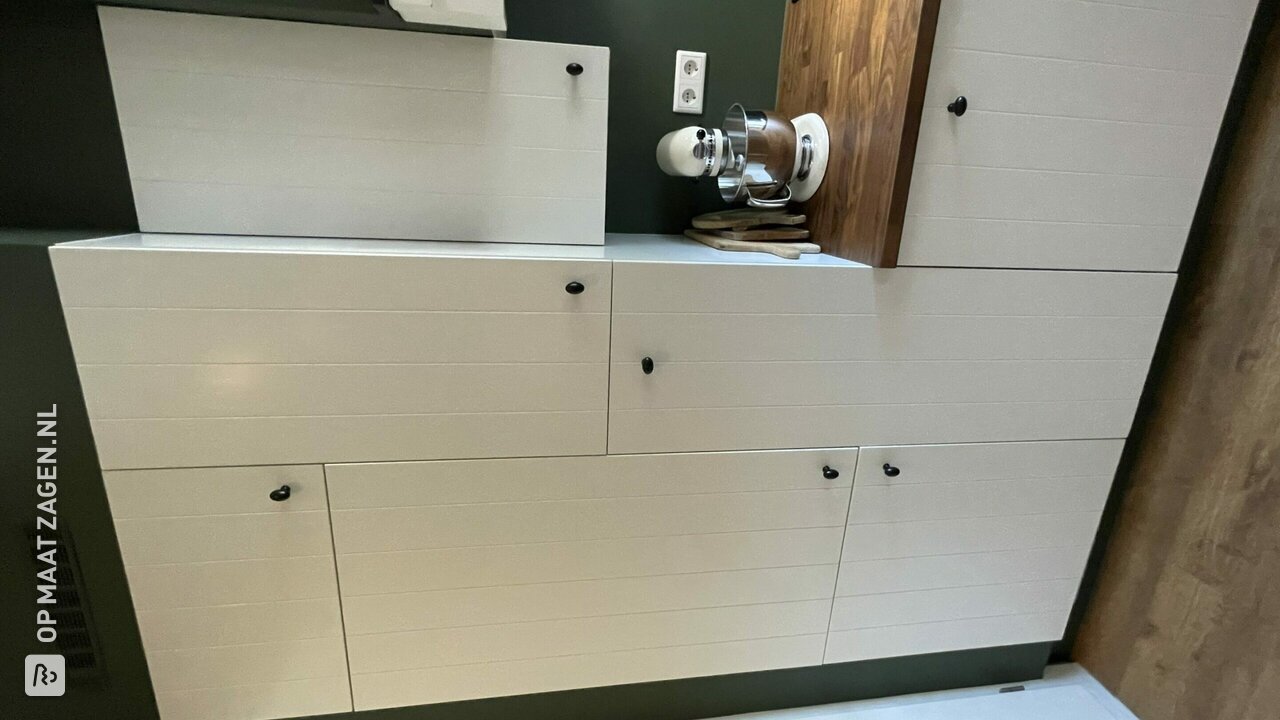 Nieuwe keukendeurtjes van vochtwerend MDF, door Corné