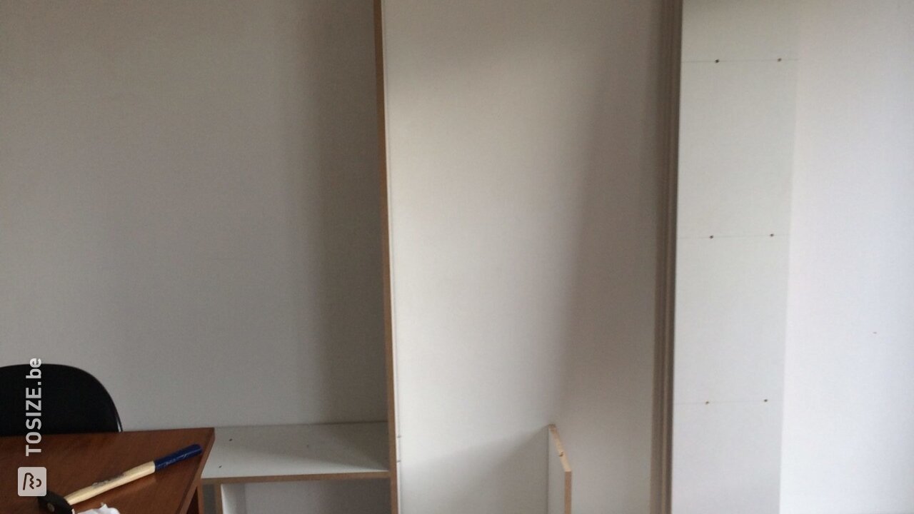 Multifunctionele boekenkast op maat van MDF, door Daniël