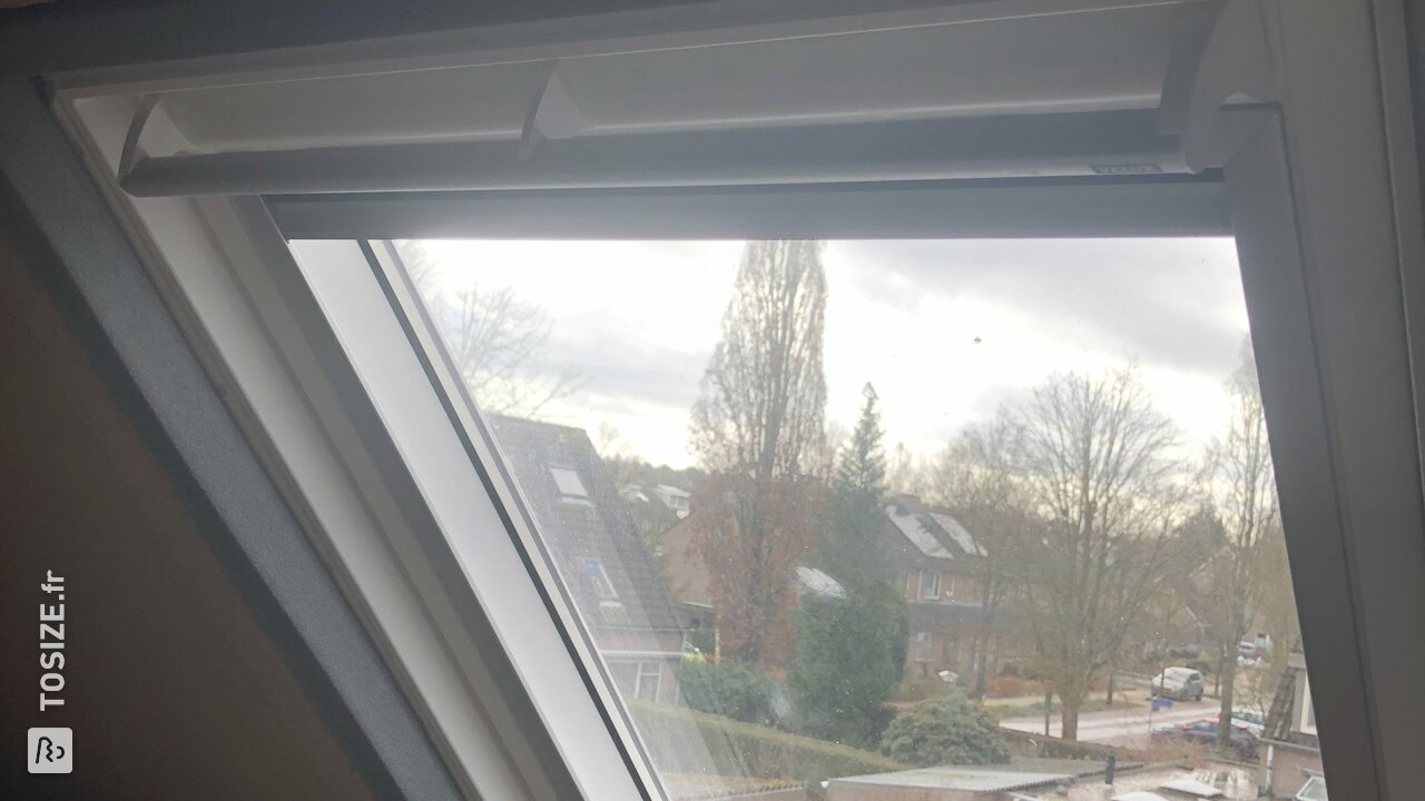 Fenêtre de toit finition avec contreplaqué de peuplier, par Frank