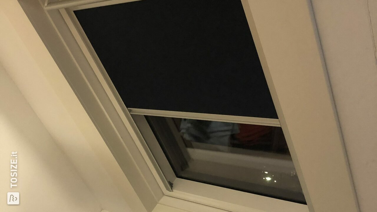 Finitura della finestra da tetto con compensato di pioppo, di Frank