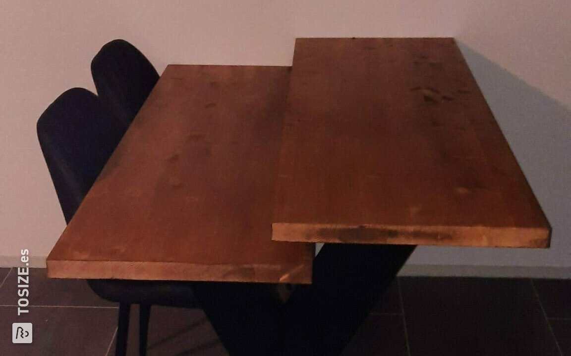 Mesa de comedor de panel de madera de abeto de 40 mm con tapa elevada para usuario de silla de ruedas
