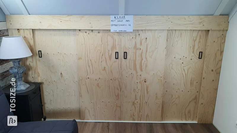 Sliding doors instead of knee walls with underlayment in Finnish pine, by Jan