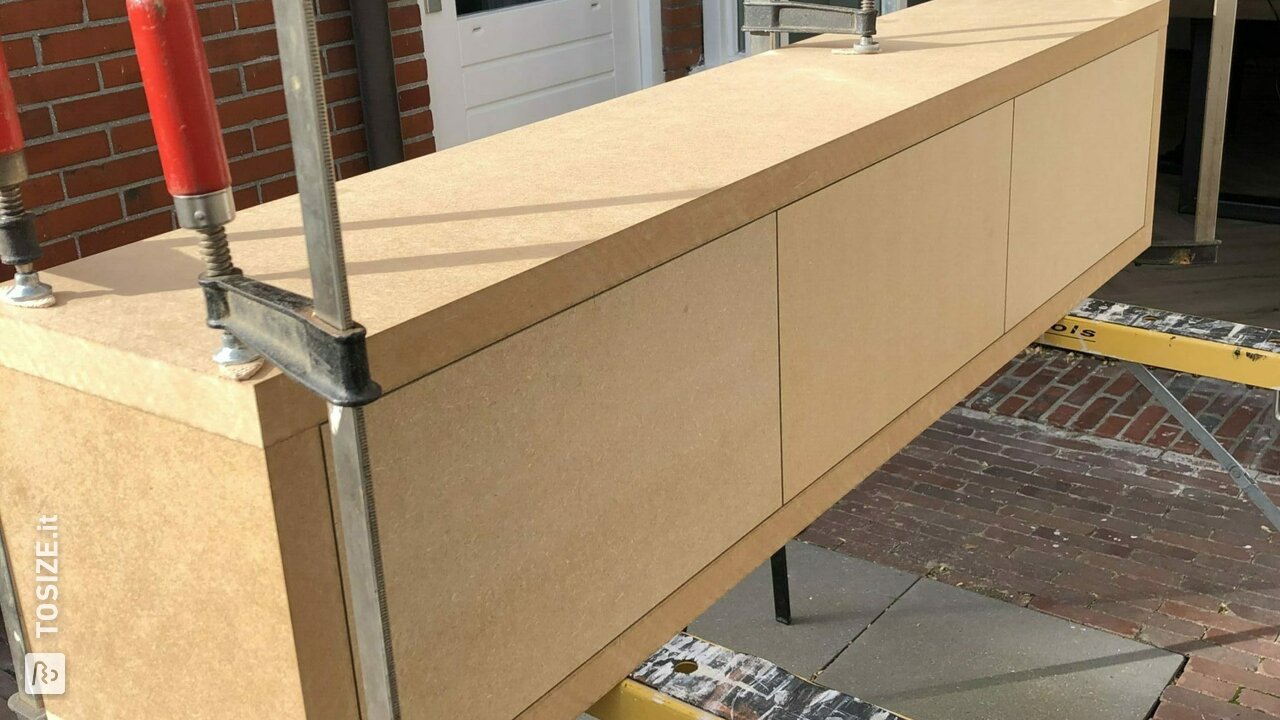 Mobile TV fatto in casa in MDF, di Ramon