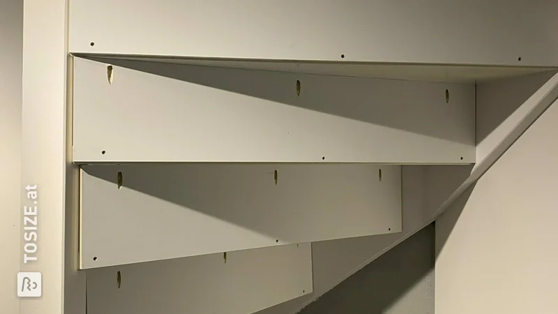 Schließen einer offenen Treppe mit Sperrholz, von Martijn