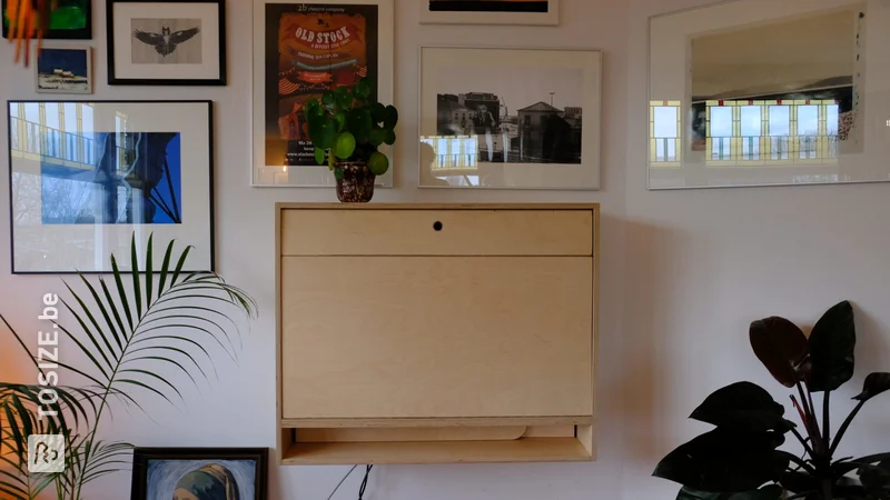 Foldable workstation made of Multiplex Birch, by Ate