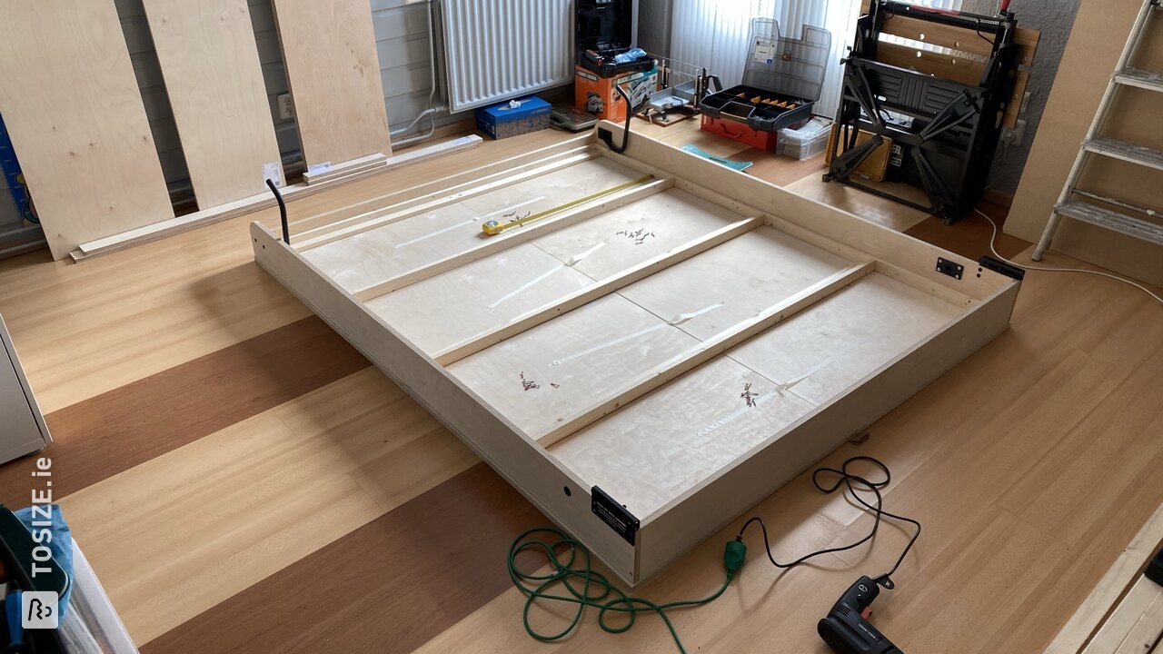 DIY: frame for a double folding bed made of Multiplex Birch, by Joost