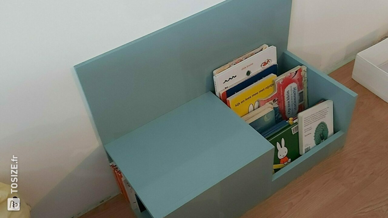 Banquette bibliothèque sur mesure pour les enfants, par Yvette