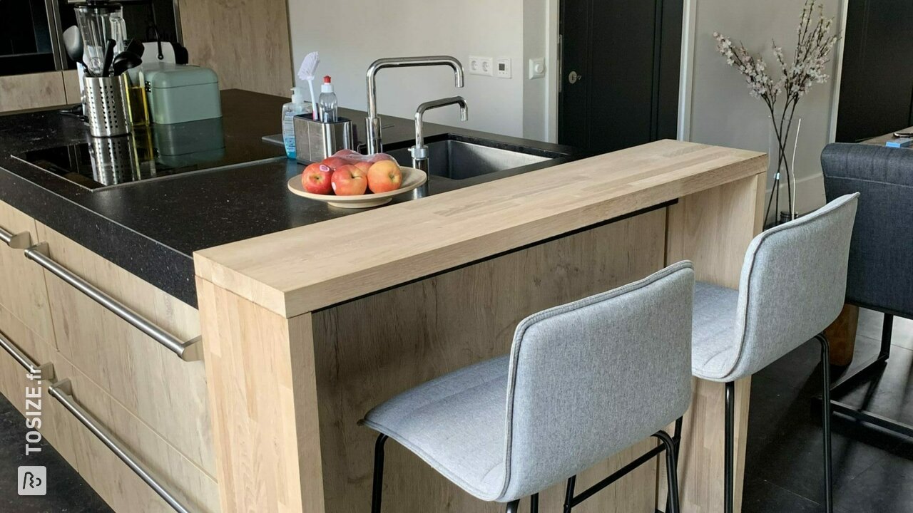 Bar en chêne massif sur îlot de cuisine, par Janet