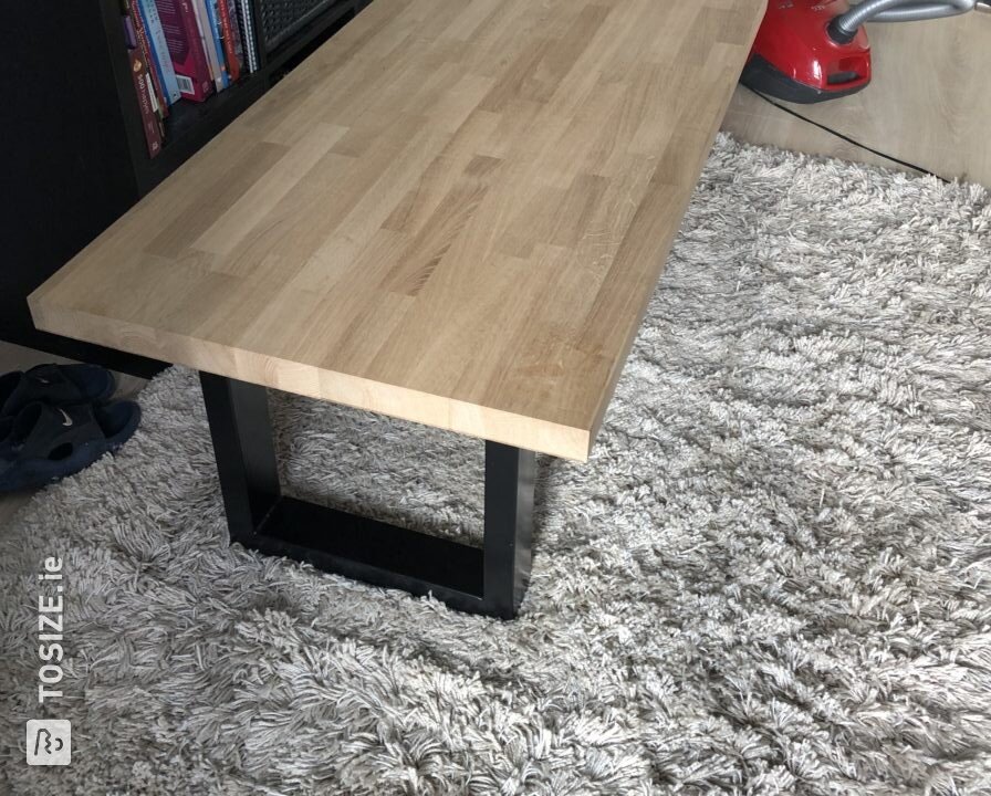 Coffee table made of oak, by Danny