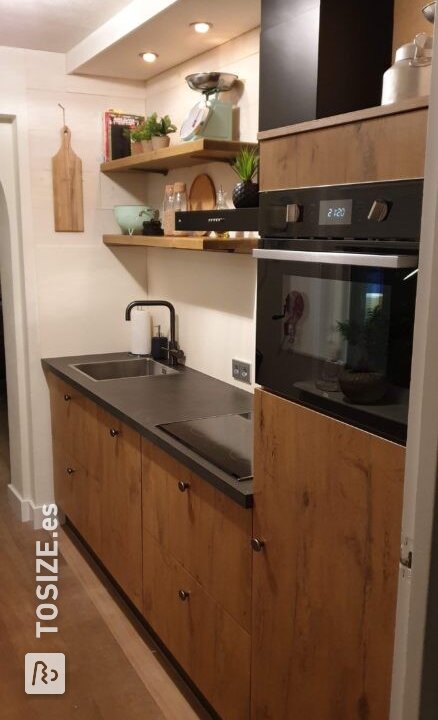 Estantes de cocina con pared trasera