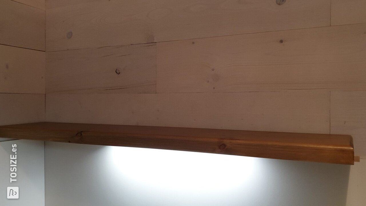 Estantes de cocina con pared trasera