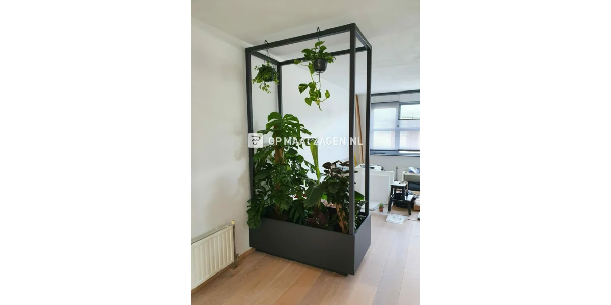 Plantenbak/ room divider, door Darja OPMAATZAGEN.nl