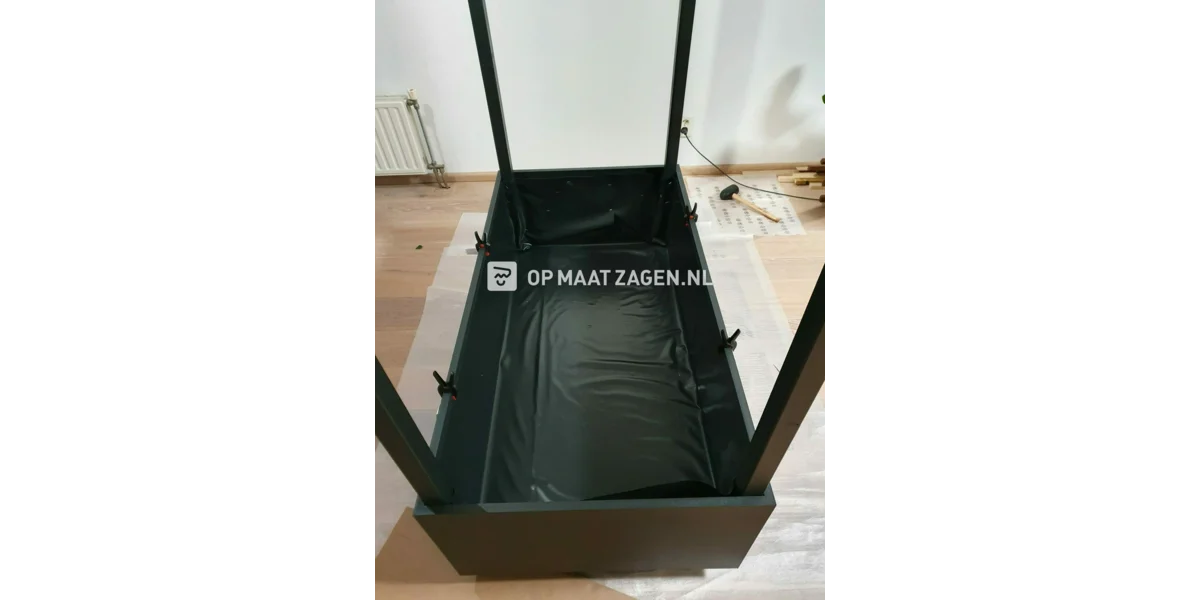 Plantenbak/ room divider, door Darja OPMAATZAGEN.nl