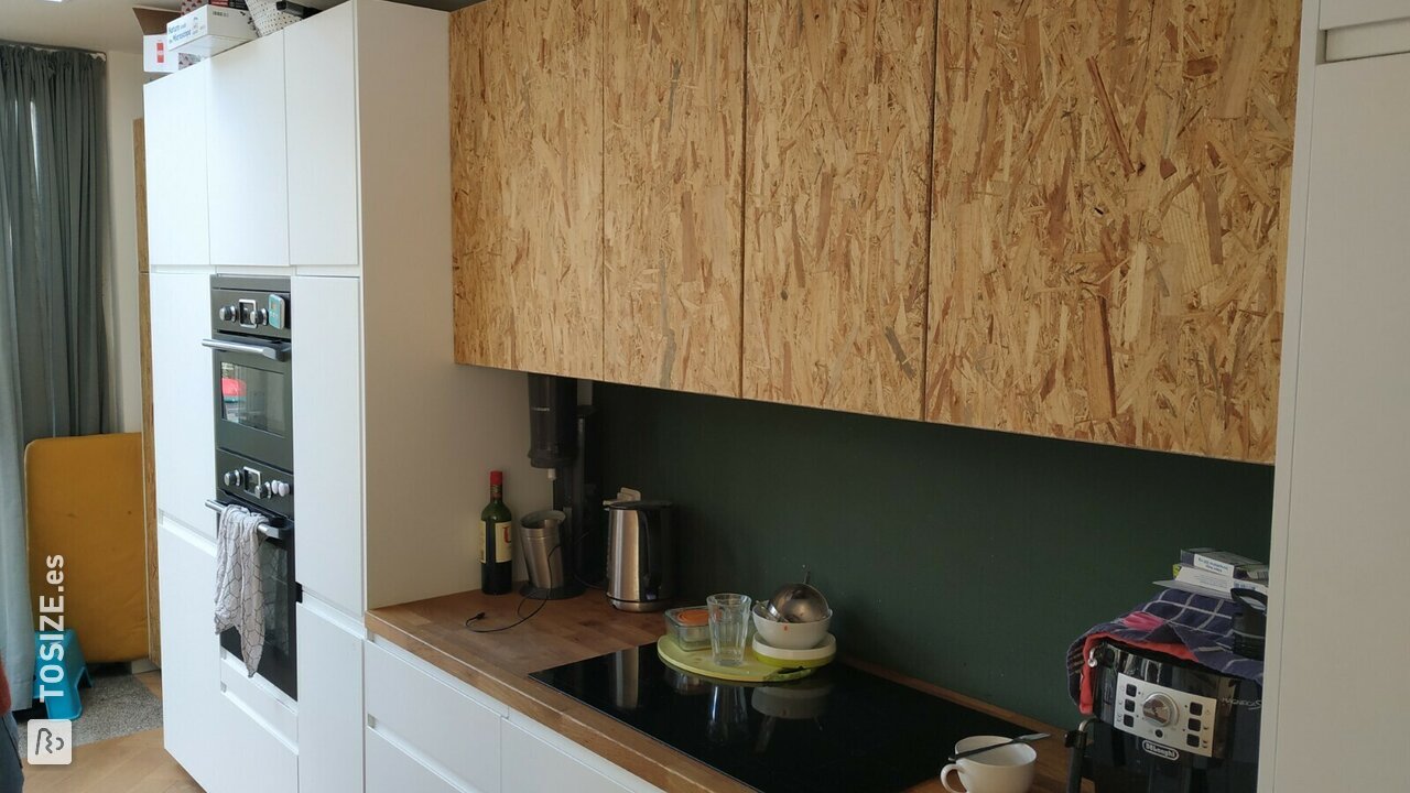 Cocina de Ikea - pasillo de chuletas con OSB robusto, por Mark