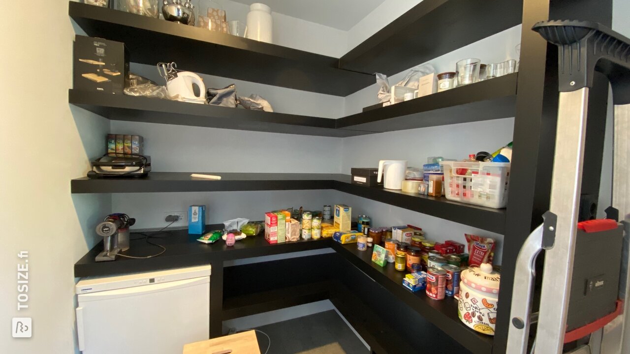 Homemade walk-in closet made of MDF, by Willia