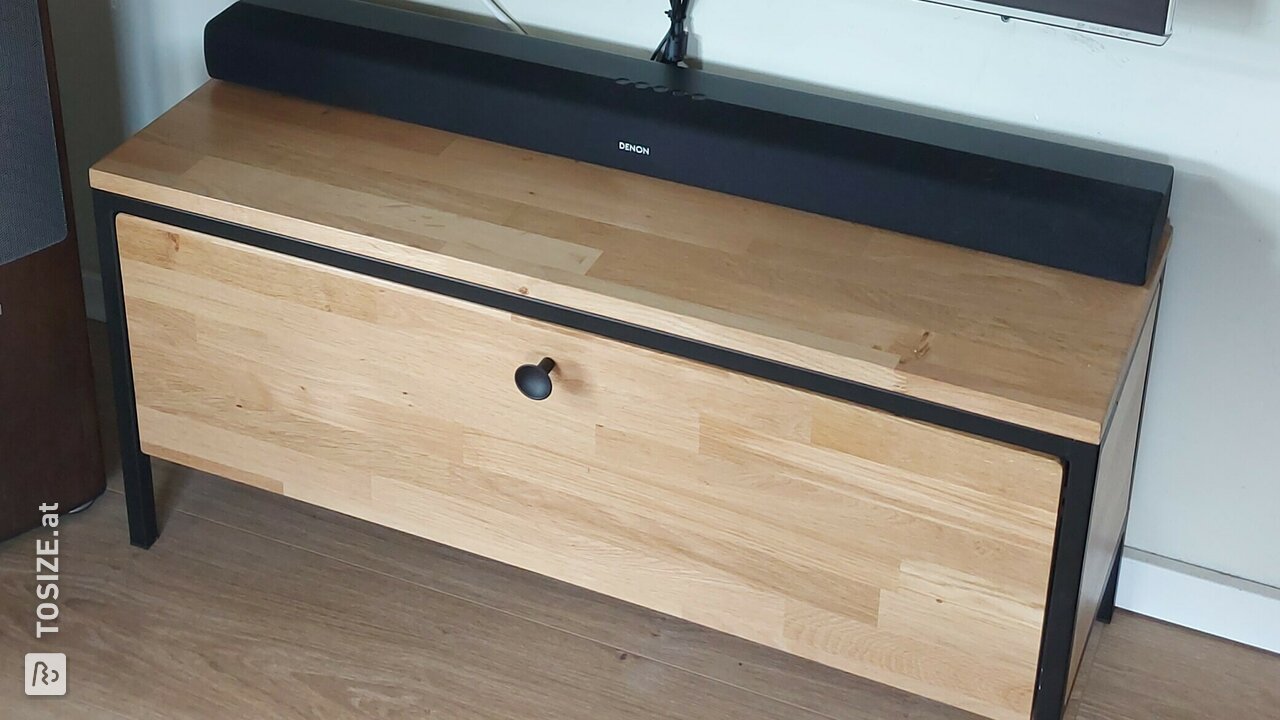 Maßgeschneiderte Stereo-Möbel aus massiver Eiche, von Johan