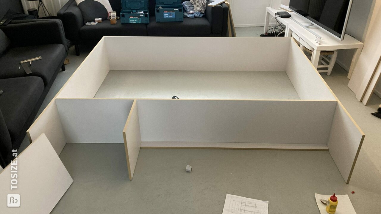 DIY: TV-Schrank mit angrenzender Sitzecke, von Mees
