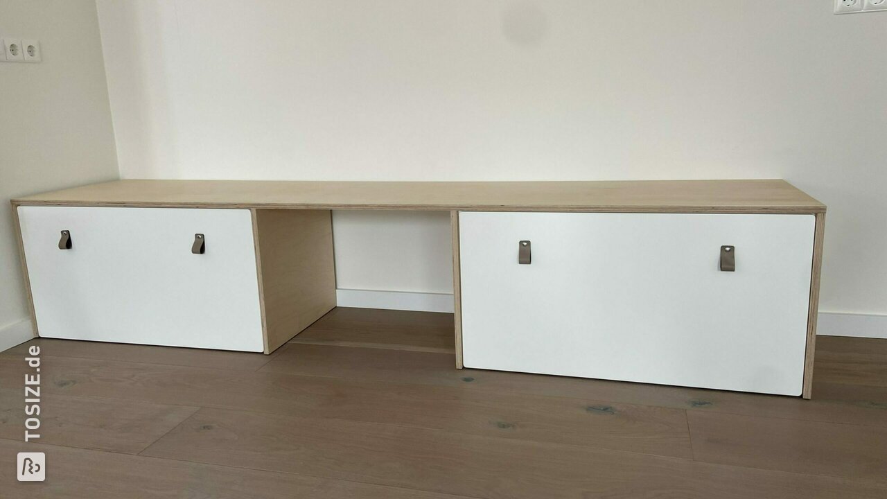 Ikea Hack Smastad wurde von Kwan in einen großen Schreibtisch verwandelt