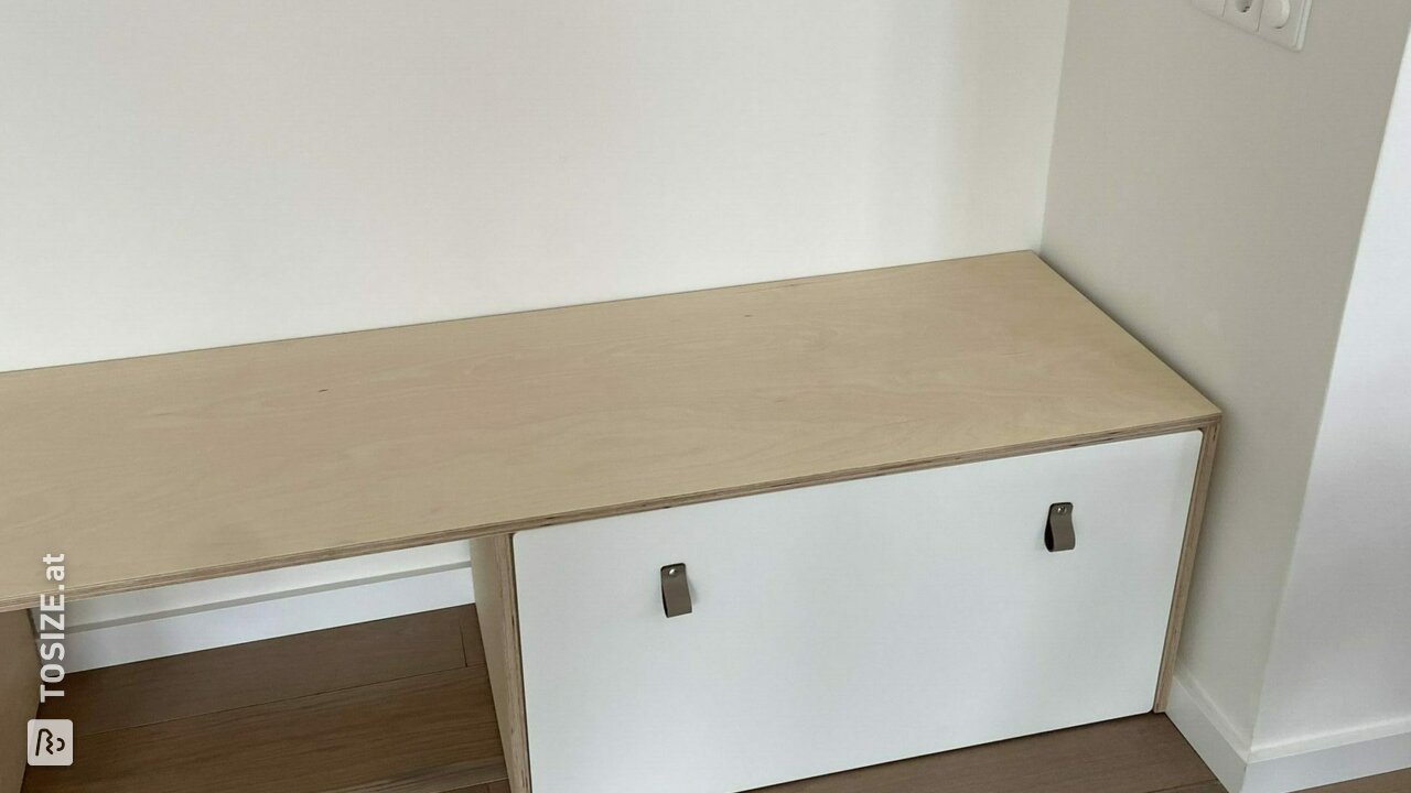 Ikea Hack Smastad wurde von Kwan . in einen großen Spieltisch verwandelt