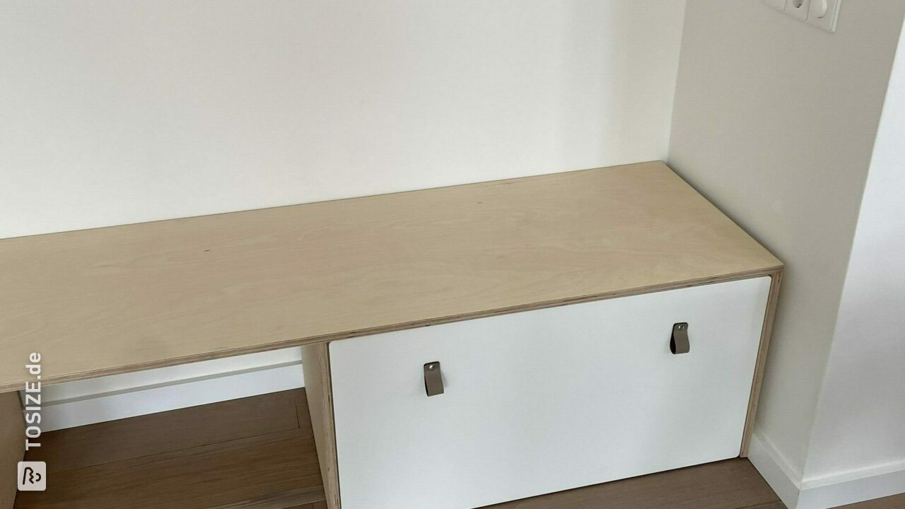 Ikea Hack Smastad wurde von Kwan in einen großen Schreibtisch verwandelt