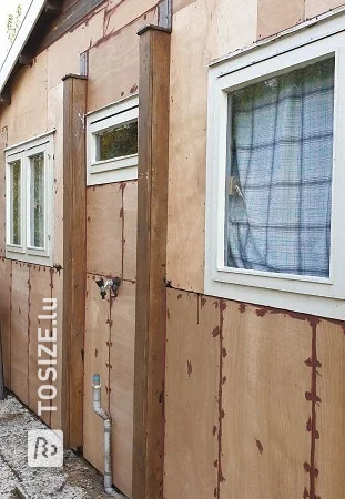 Réparation mur extérieur d'abri de jardin avec contreplaqué okoumé, par Lilian