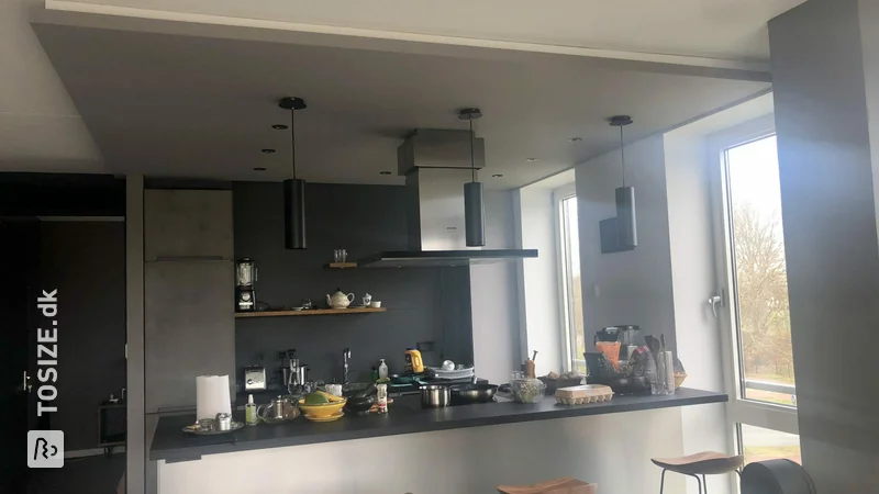 Suspended ceiling in kitchen with MDF 12mm panels, by Loek