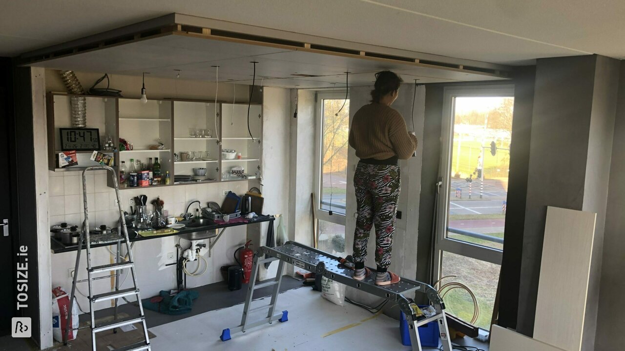 Suspended ceiling in kitchen with MDF 12mm panels, by Loek