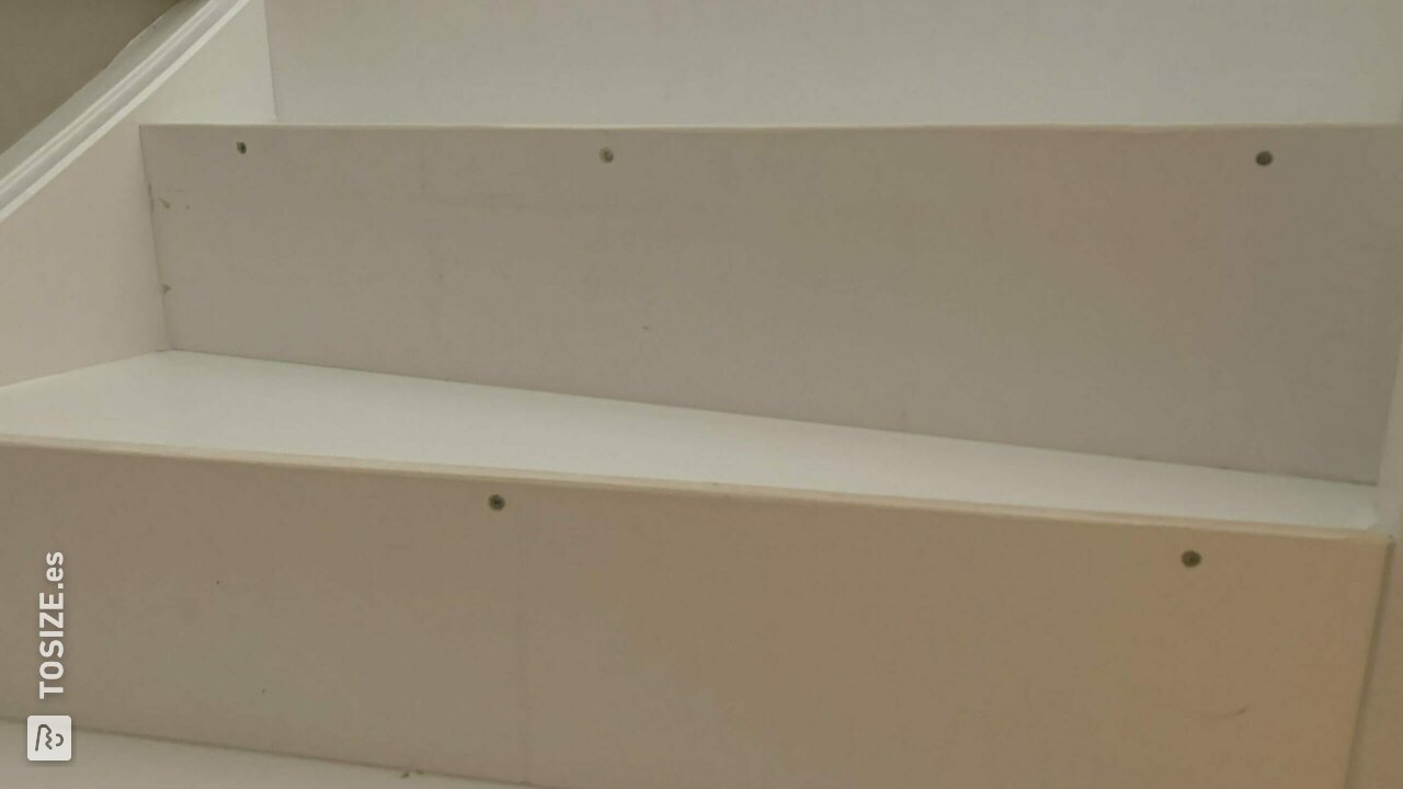 Escalera de madera contrachapada sellada imprimada, de Wilbert