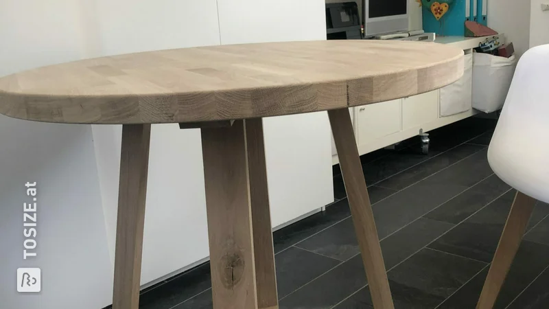 Custom-made rural oak table, by Maup
