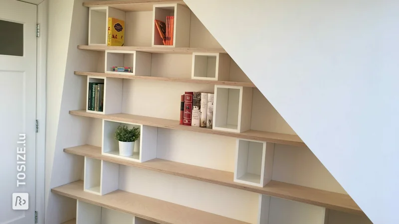 Bibliothèque DIY en contreplaqué de bouleau et MDF pour grenier, par Jelle