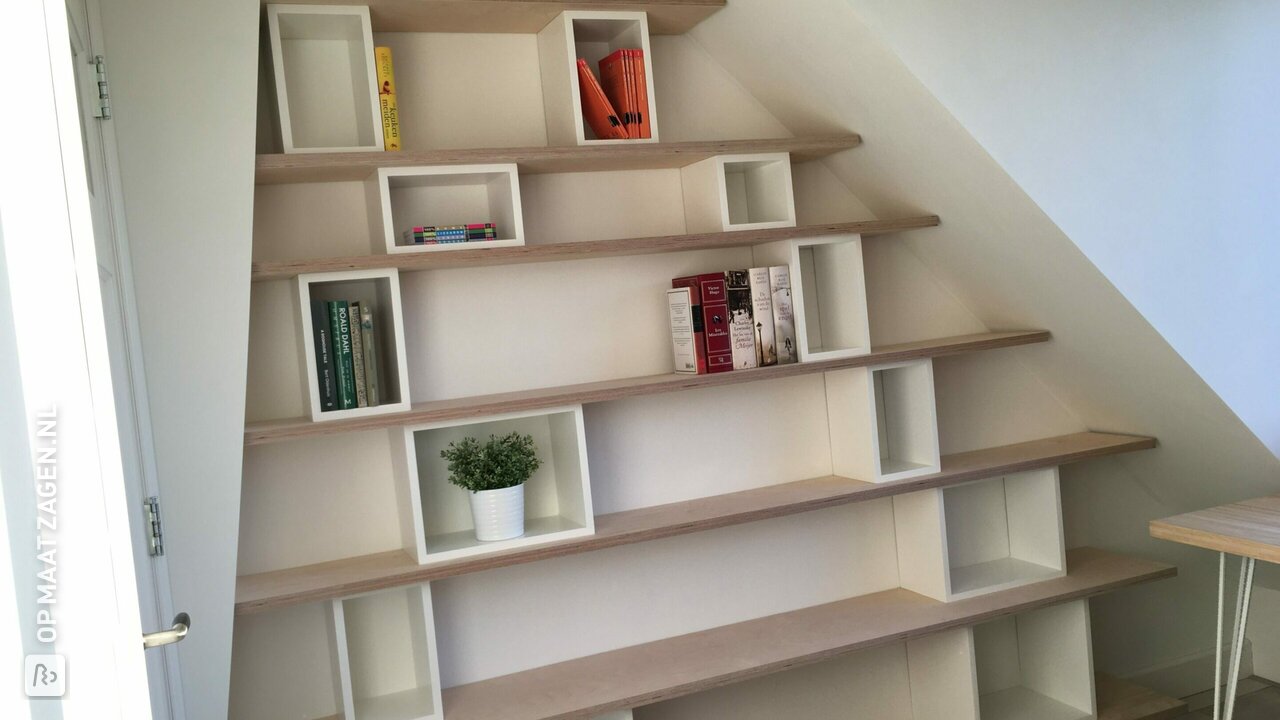 DIY Boekenkast van Multiplex berken en MDF voor zolder, door Jelle