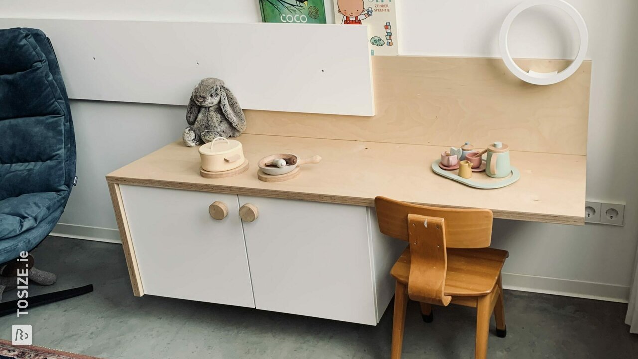 Play kitchen / play corner / storage cupboard for the little one, by Diederik