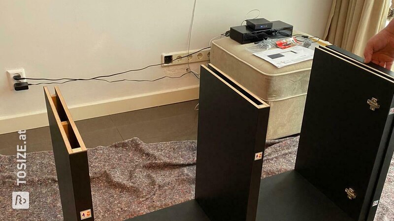 Maßgeschneiderter TV-Schrank aus schwarzer Eiche von Raymond