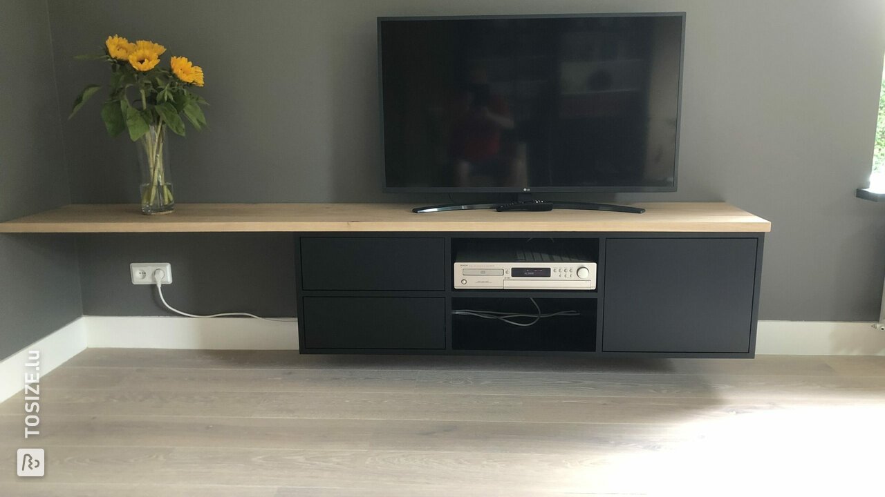 TV- und Stereomöbel aus schwarzem MDF