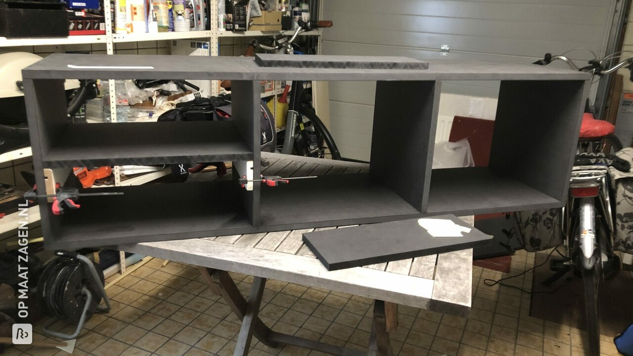 TV -en stereomeubel, door Aad