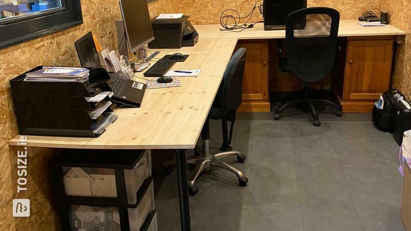 Custom corner desk for office space, by Harrie