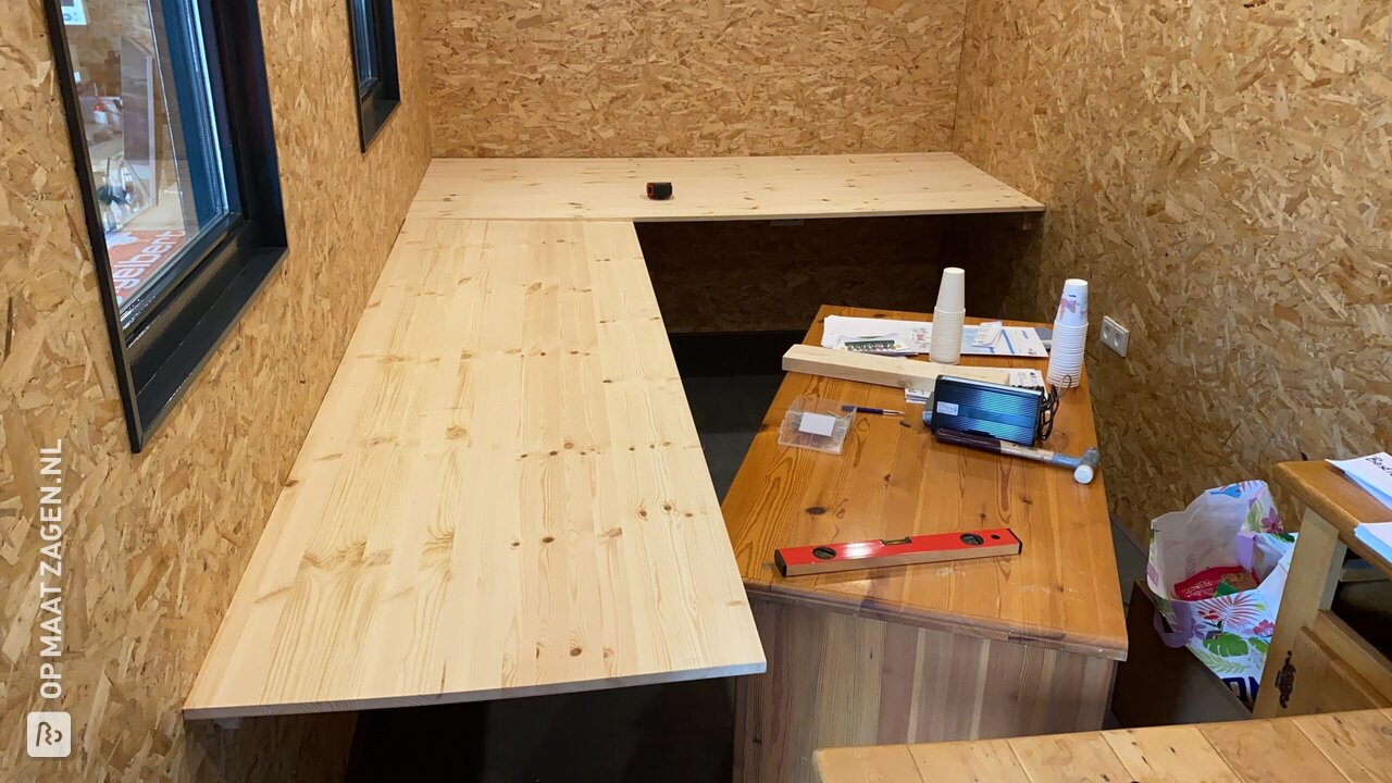 Op maat gemaakt hoekbureau voor kantoorruimte, door Harrie