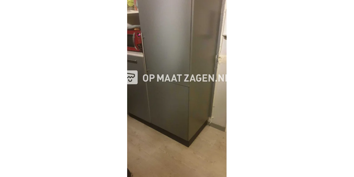 Dishwasher front and custom kitchen plinths OPMAATZAGEN.nl