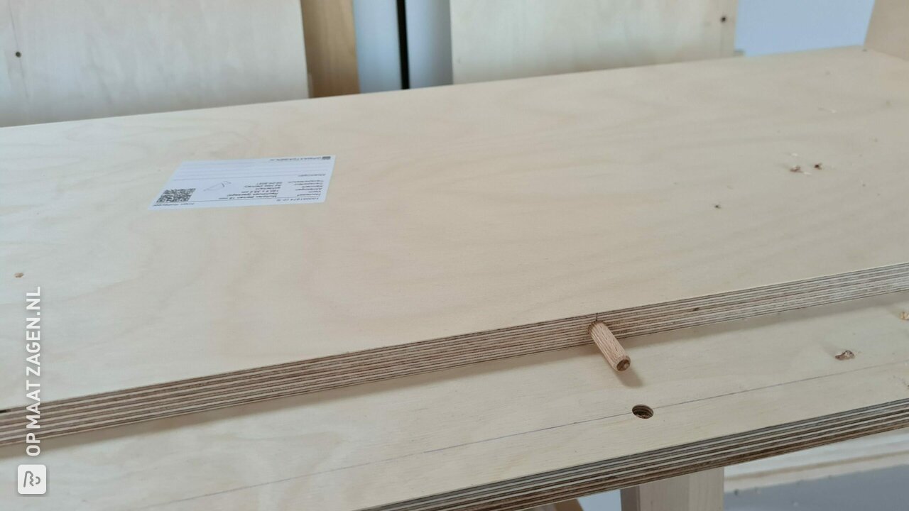 Strakke lage zitkasten van Berken Multiplex, door Koen