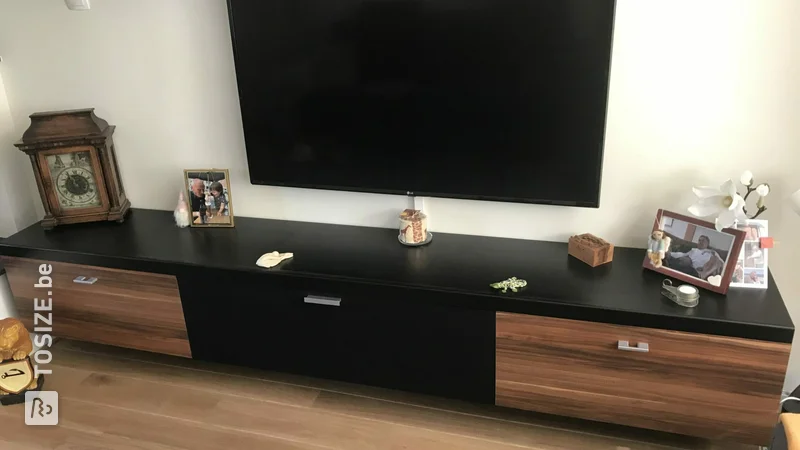 Meuble TV en MDF noir V313, par Peter