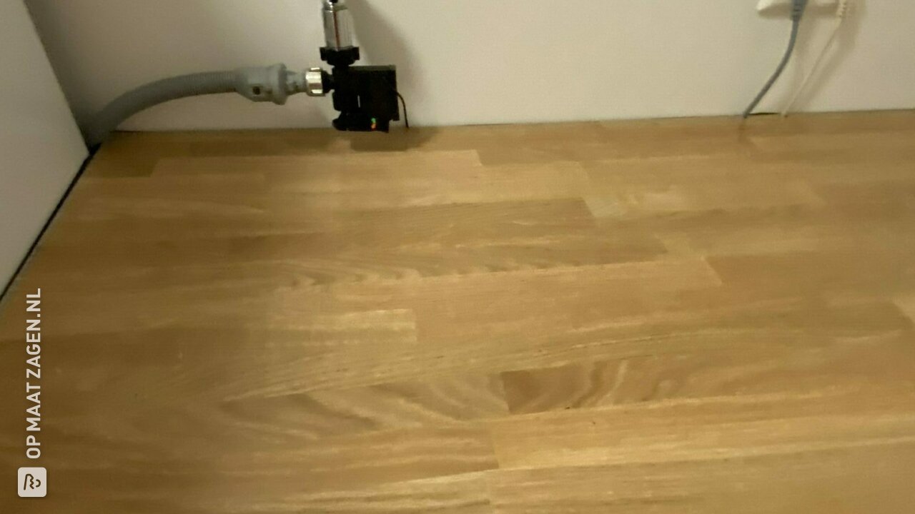 Landelijke eikenhouten-ombouw voor de wasmachine en droger, door Johan