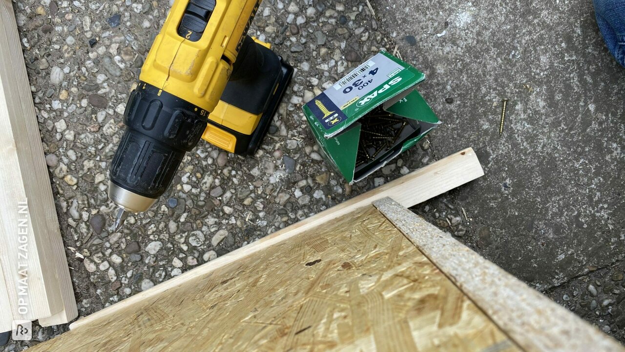 Op maat gemaakte terrarium kast van OSB, door Ralf