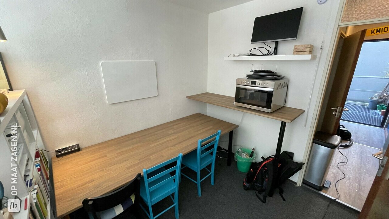 Werkhoek voor een studentenkamer van eiken houten panelen, door Maurice