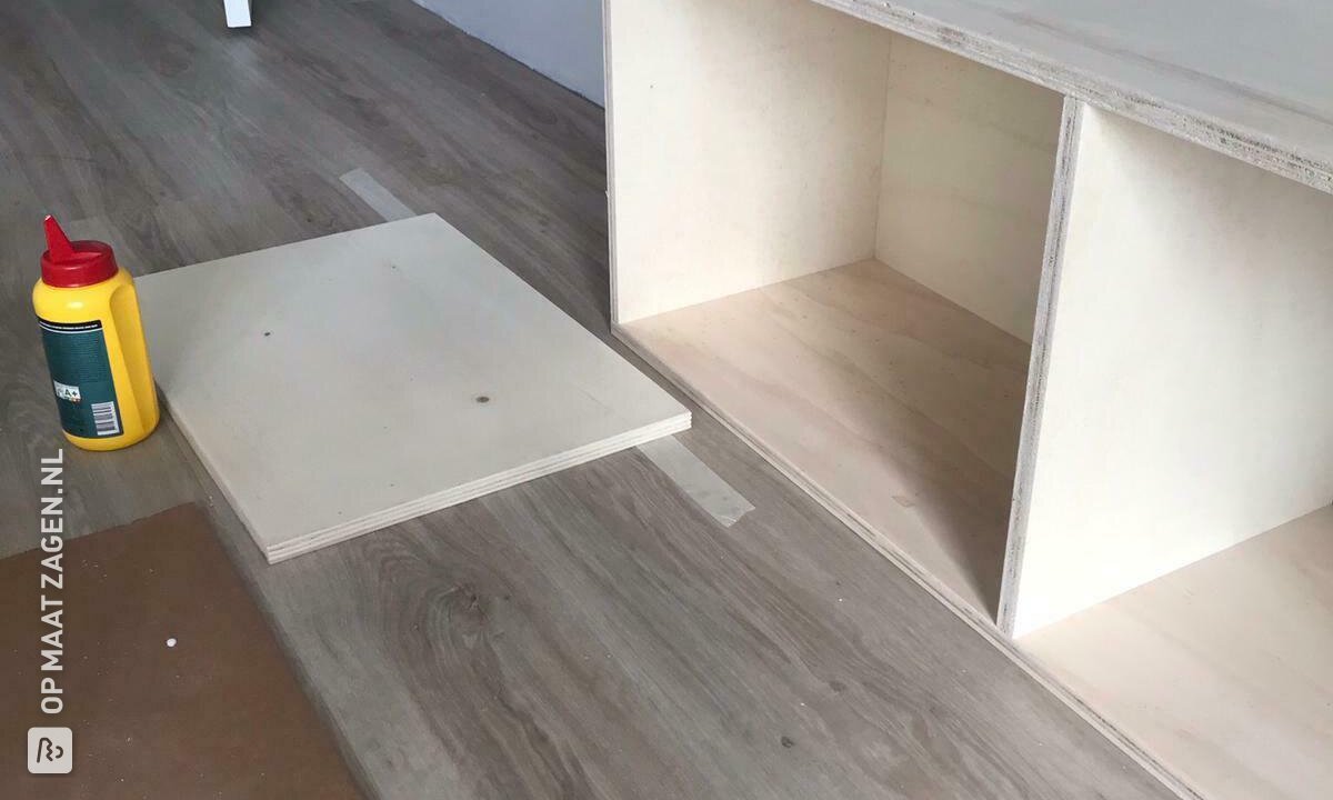 Laag meubel van Multiplex Populieren (interieur), door Joris
