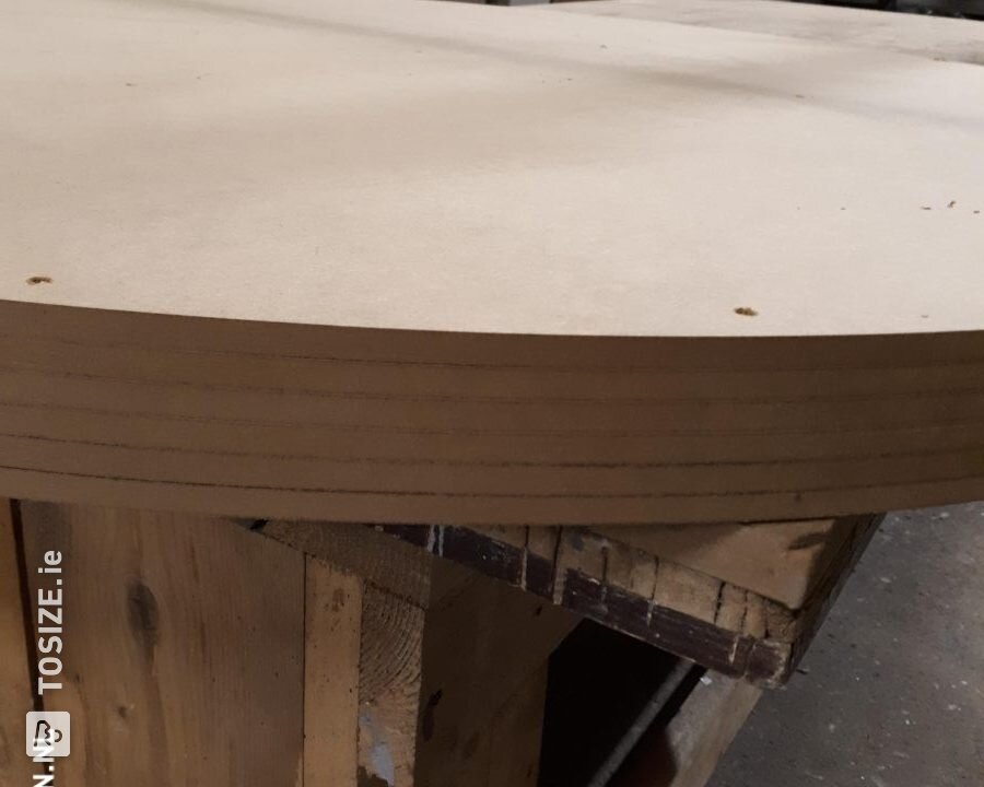 Round table made of MDF and Betoncire / Concrete look