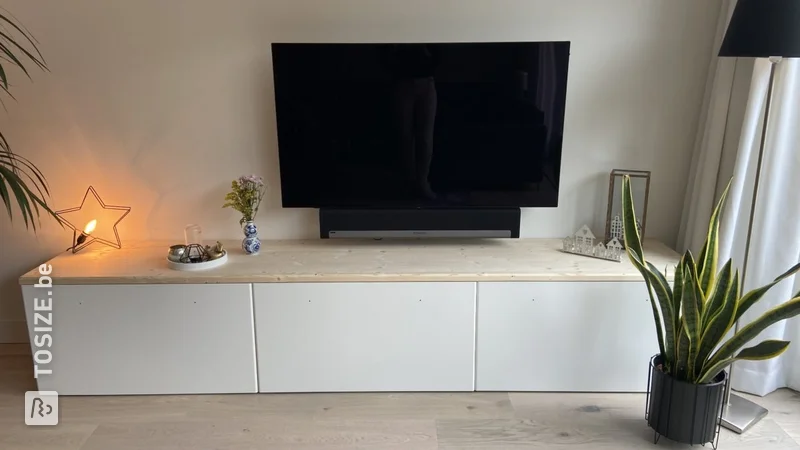 Meuble TV, customisé par Karien