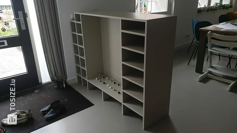 Meuble à chaussures et armoire DIY en MDF apprêté, par Mathijs